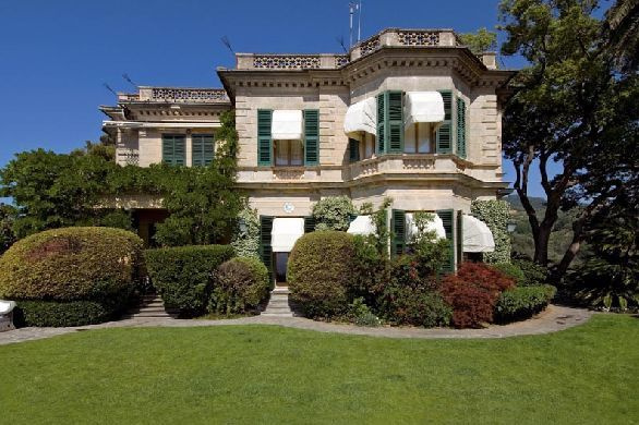 Источник: https://www.luxuo.com/properties/luxury-locations/villa-altachiara-for-sale.html